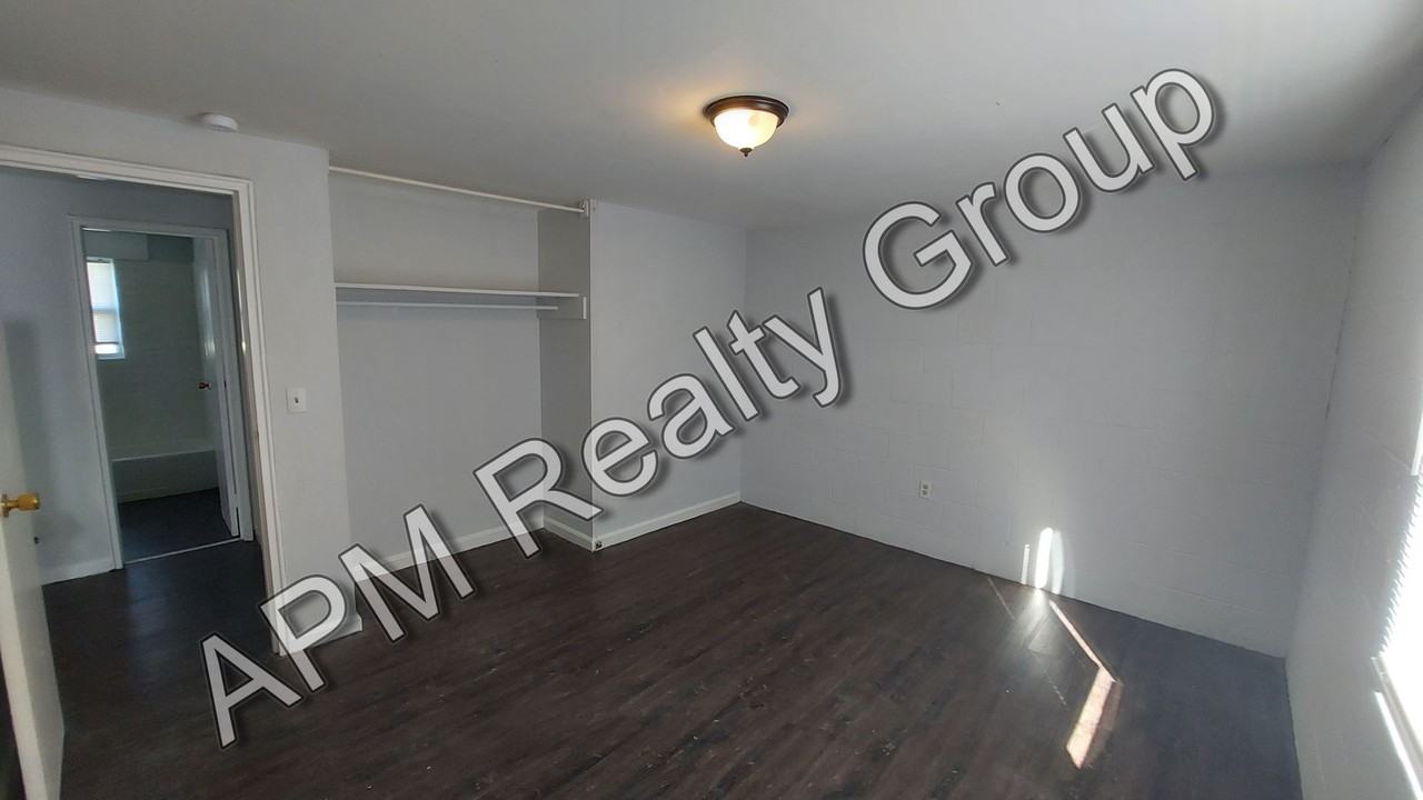 2801 Howell Ct Apt B - Photo 2 of 6