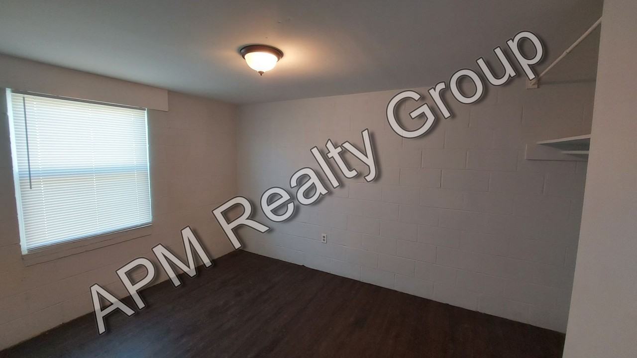 2801 Howell Ct Apt B - Photo 3 of 6