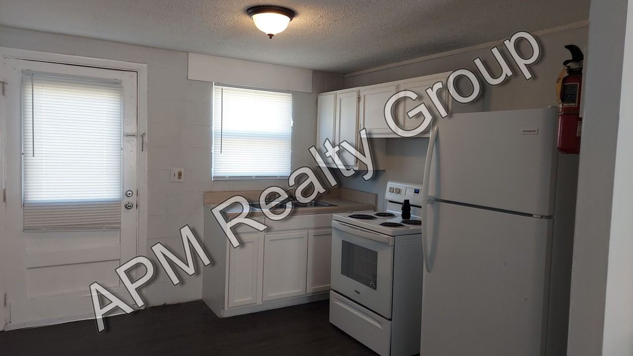 2801 Howell Ct Apt B - Photo 5 of 6