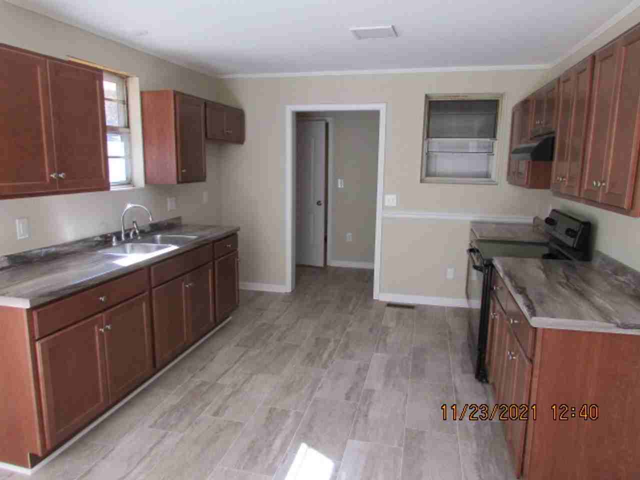 1915 Pinewood Rd - Photo 3 of 11