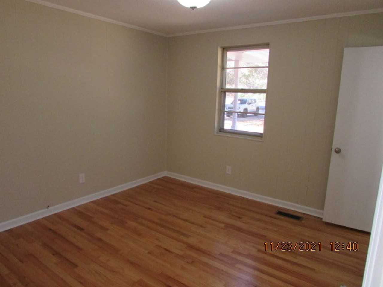 1915 Pinewood Rd - Photo 5 of 11