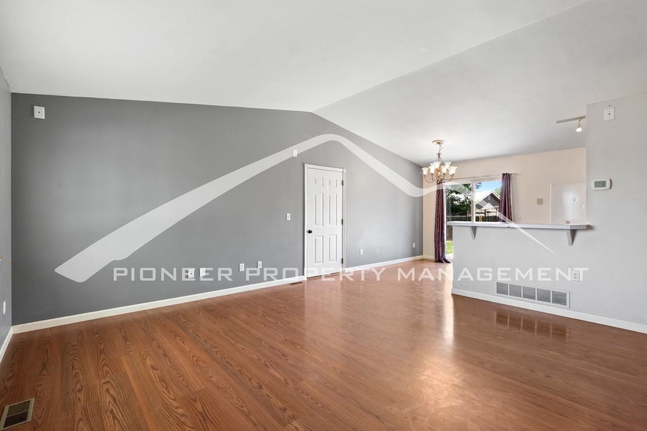 510 Sundance Pkwy - Photo 2 of 16