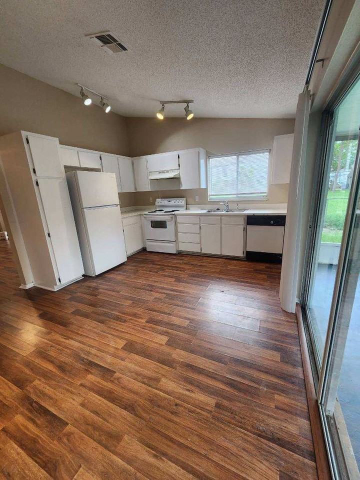 1100 Lowry Ave - Photo 3 of 6