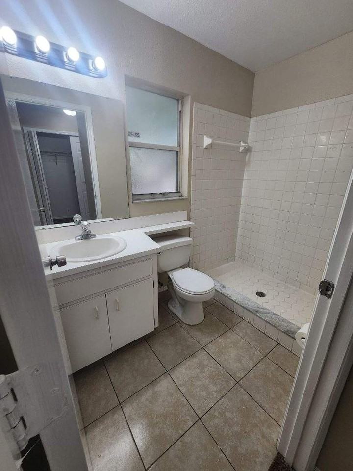 1100 Lowry Ave - Photo 5 of 6