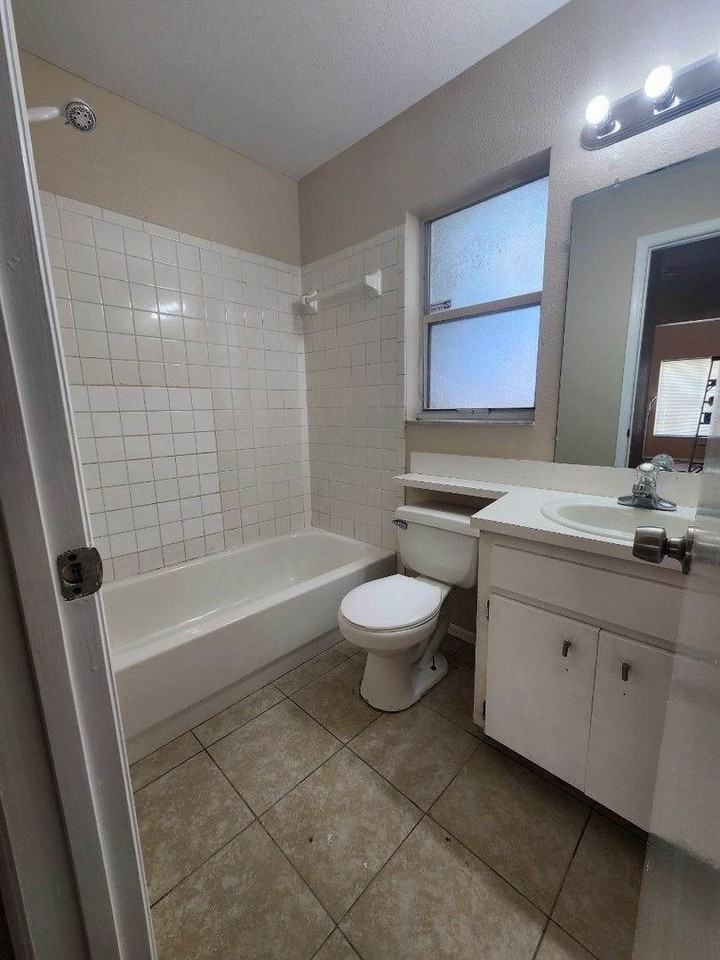 1100 Lowry Ave - Photo 6 of 6