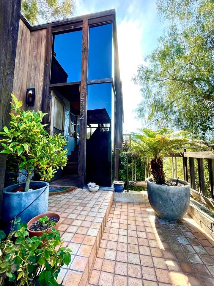 2582 Bonita Way - Photo 2 of 27