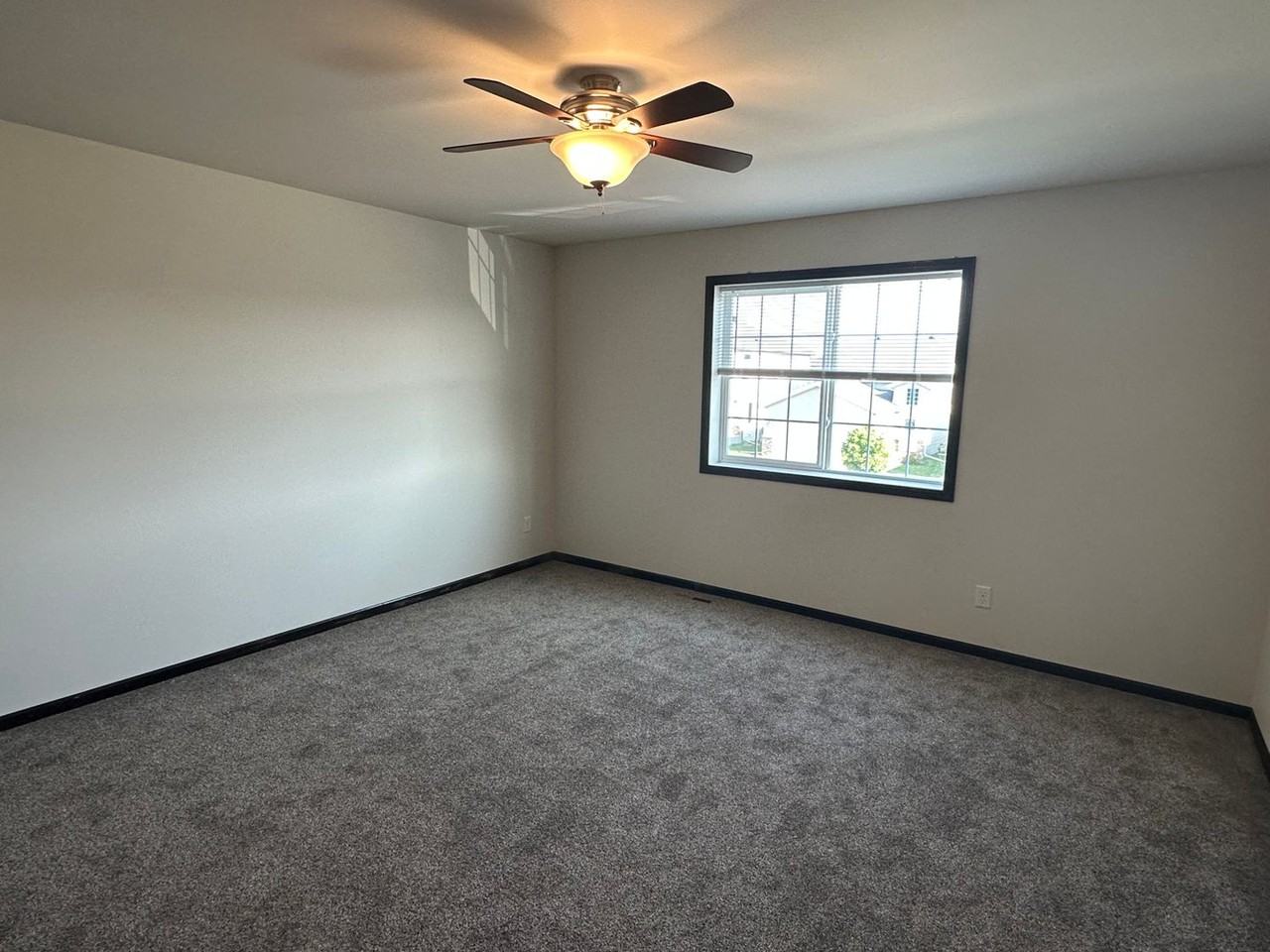 911 30th Ave W - Photo 7 of 16