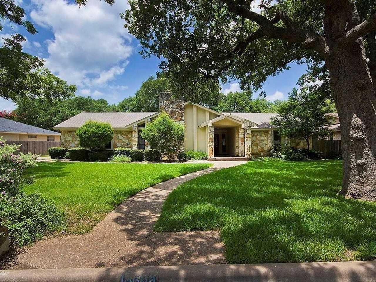 10608 Fountainbleu Cir - Photo 2 of 15