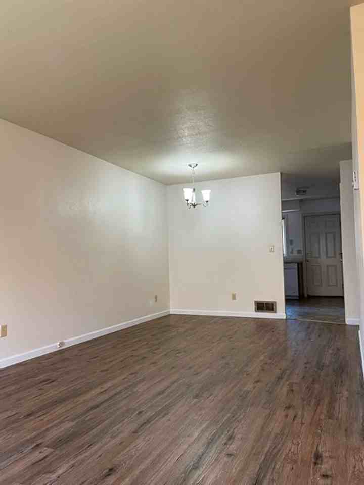 1714 Lakeview Ave - Photo 2 of 8