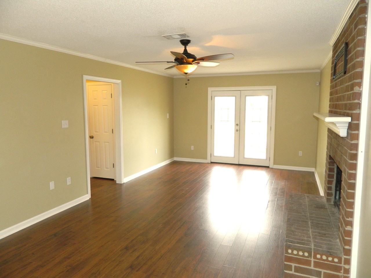 635 Clinton Way W - Photo 7 of 32