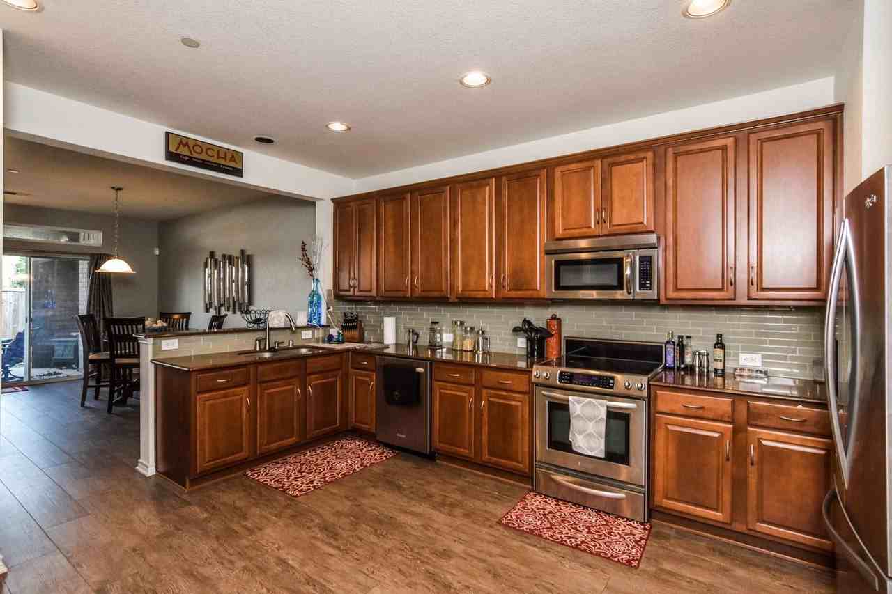 5912 Clearwater Dr - Photo 3 of 20