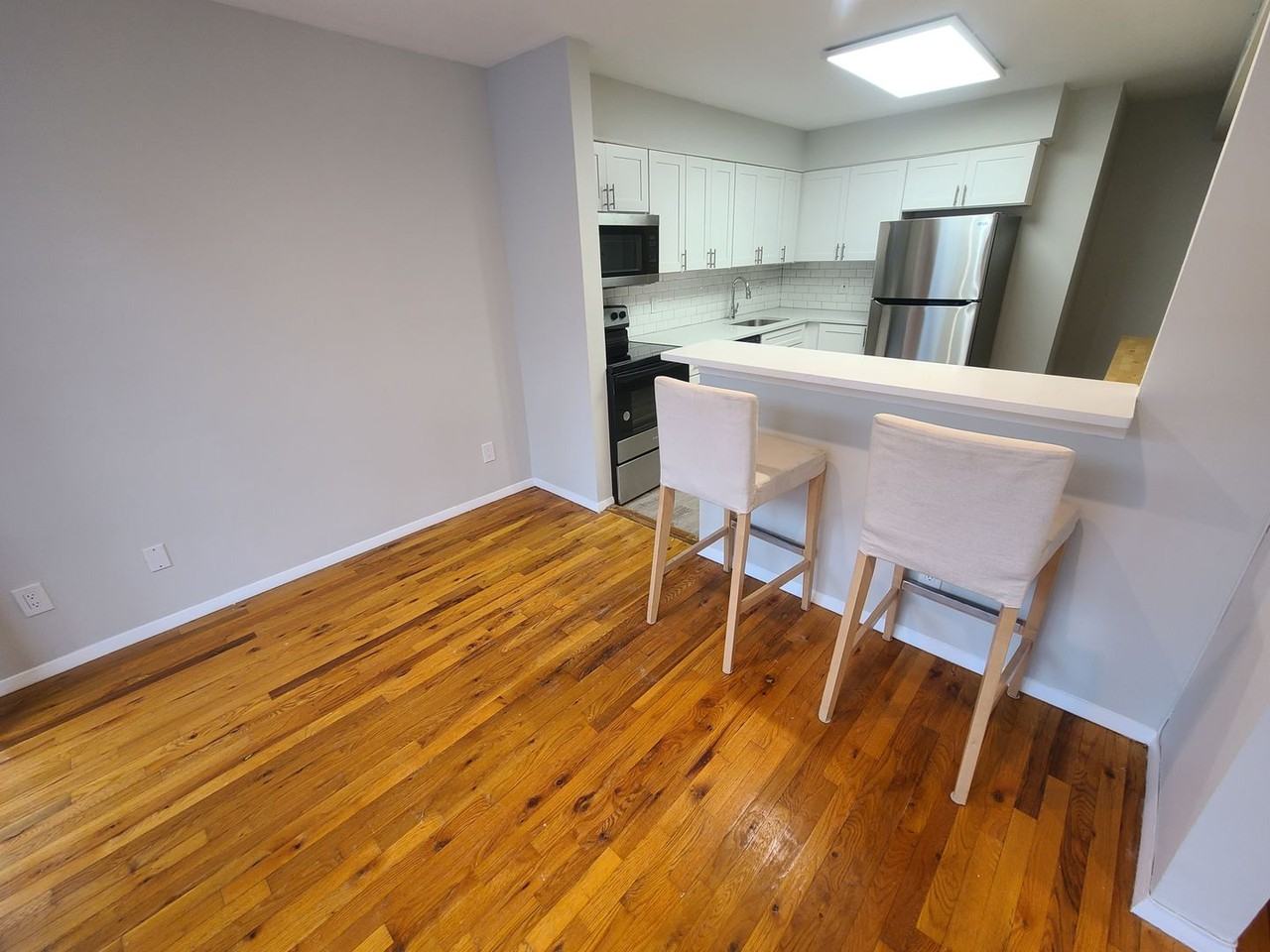 423 Tallwood Dr - Photo 2 of 16