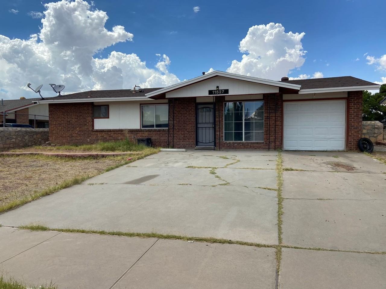 11527 Meadowbrook Dr - Photo 2 of 17