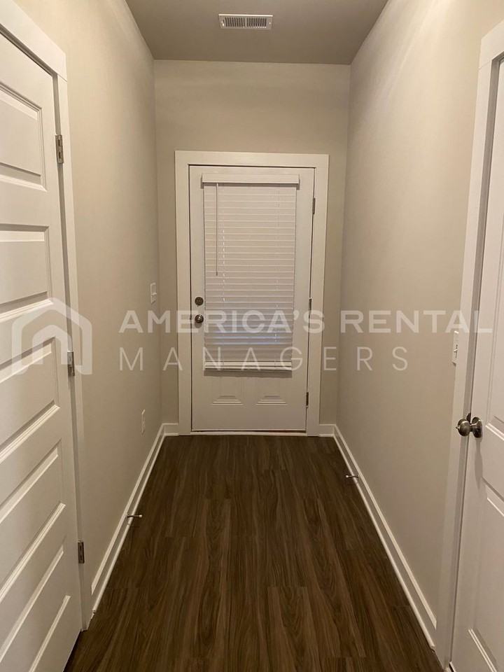 240 Avalon Way - Photo 4 of 35
