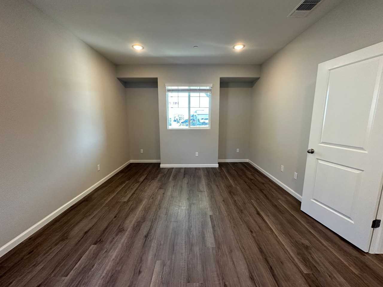645 Mansfield Dr - Photo 2 of 17