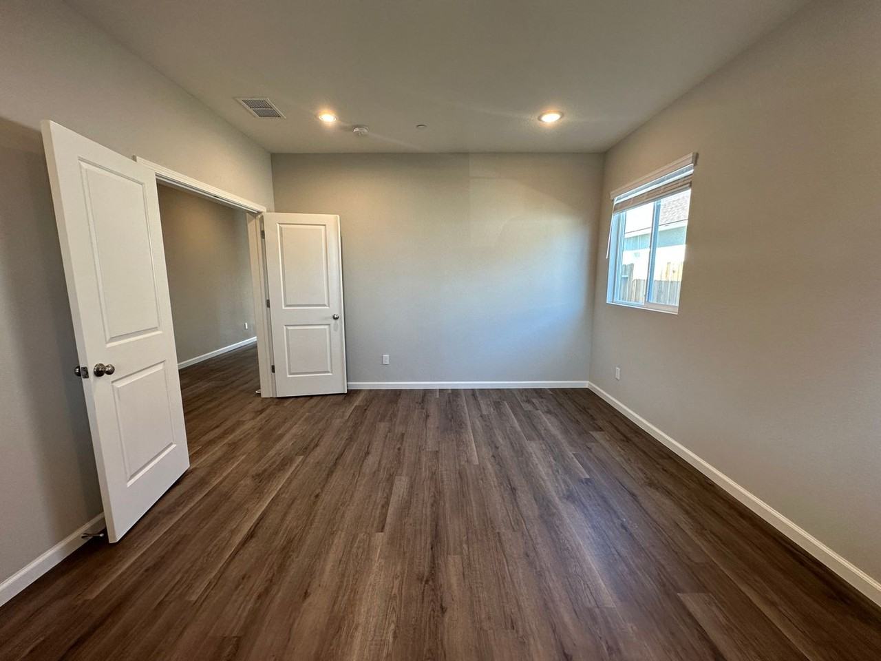 645 Mansfield Dr - Photo 3 of 17