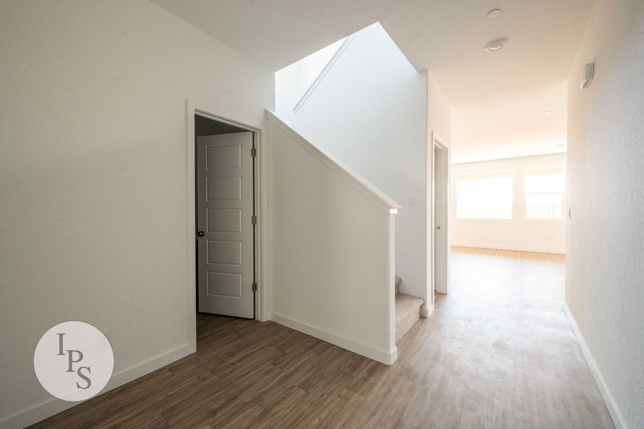 2808 N Vahe Ave - Photo 4 of 36