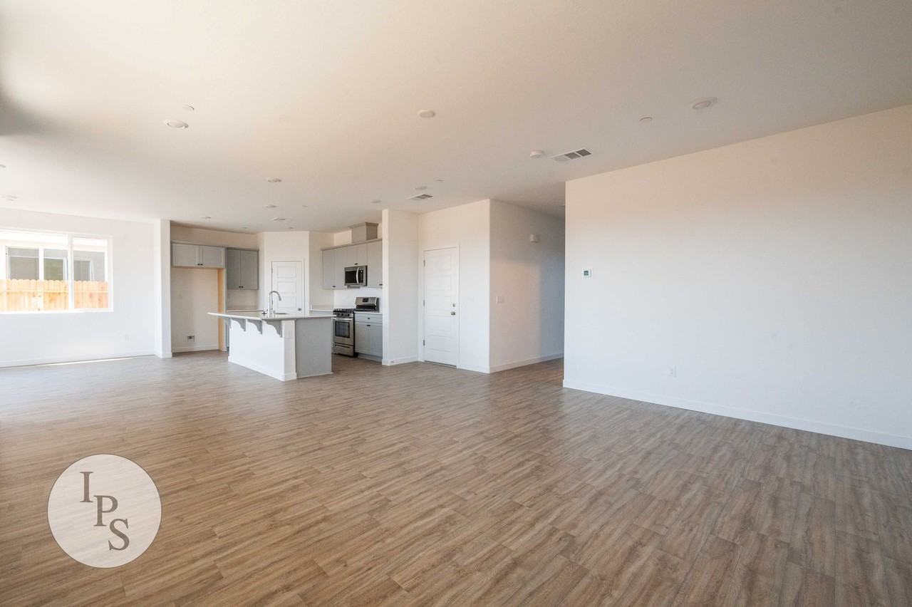 2808 N Vahe Ave - Photo 6 of 36