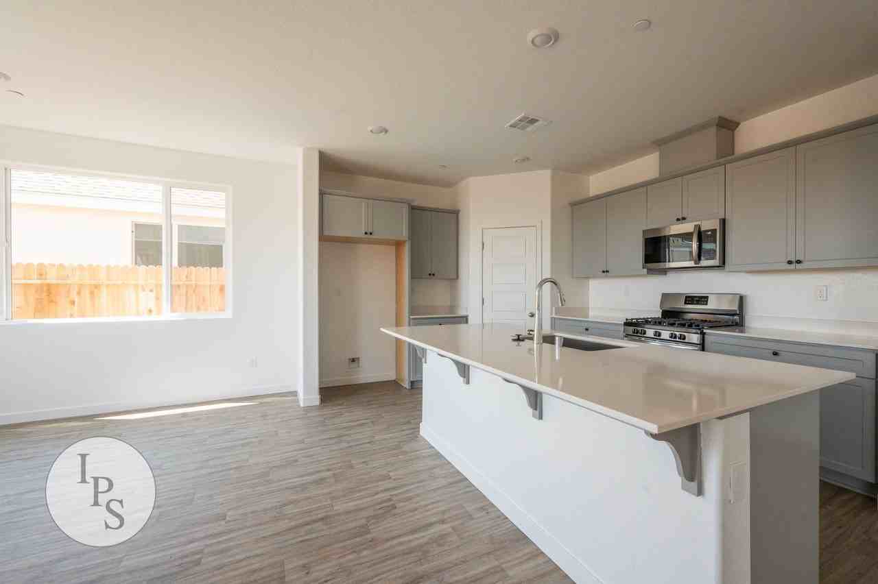 2808 N Vahe Ave - Photo 7 of 36