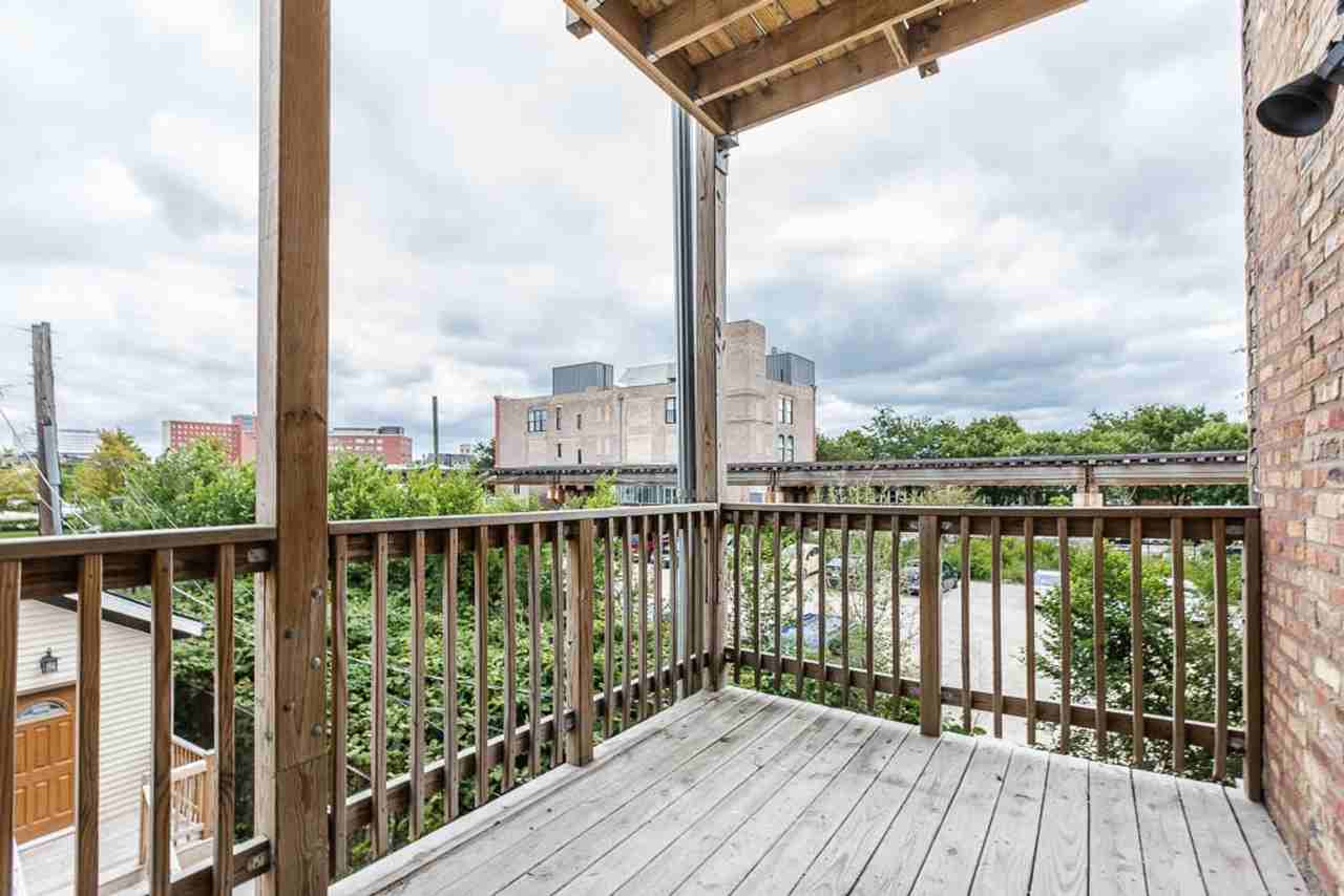 1722 W Hastings - Photo 2 of 15