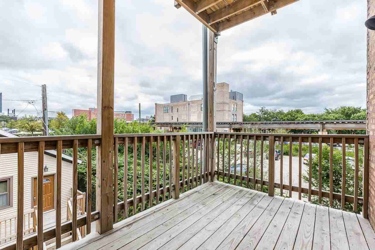 1722 W Hastings - Photo 3 of 15