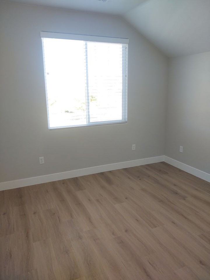 3384 E 2170 S - Photo 3 of 9