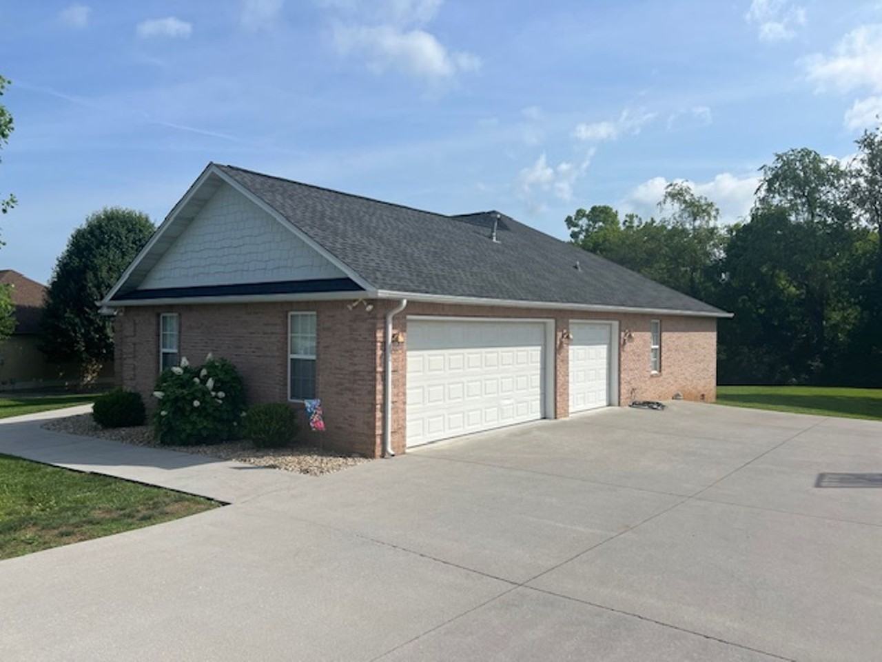 2066 James Rd - Photo 2 of 28