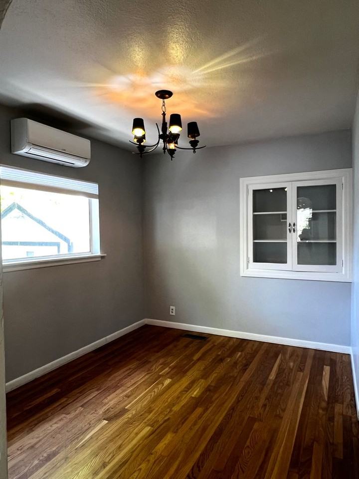 634 Burns St - Photo 3 of 20