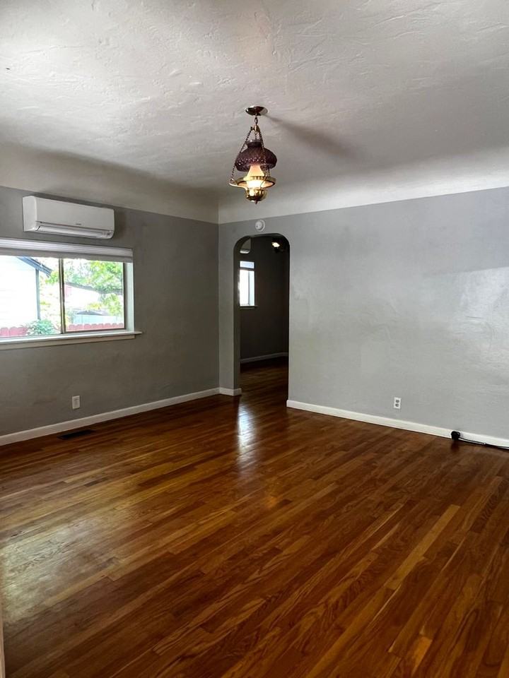 634 Burns St - Photo 4 of 20