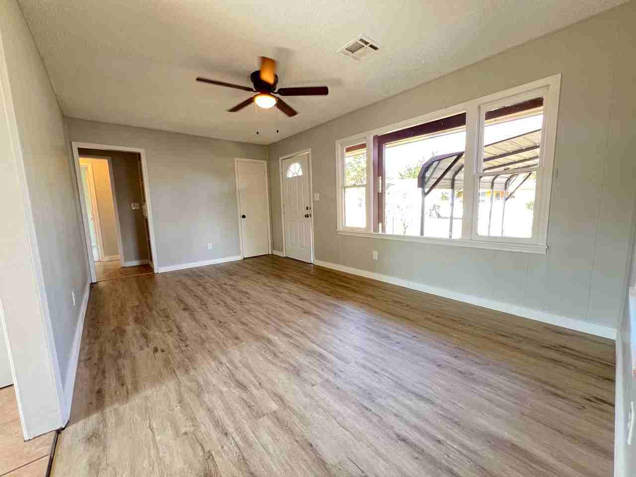 3126 S Dumas Ave - Photo 2 of 15