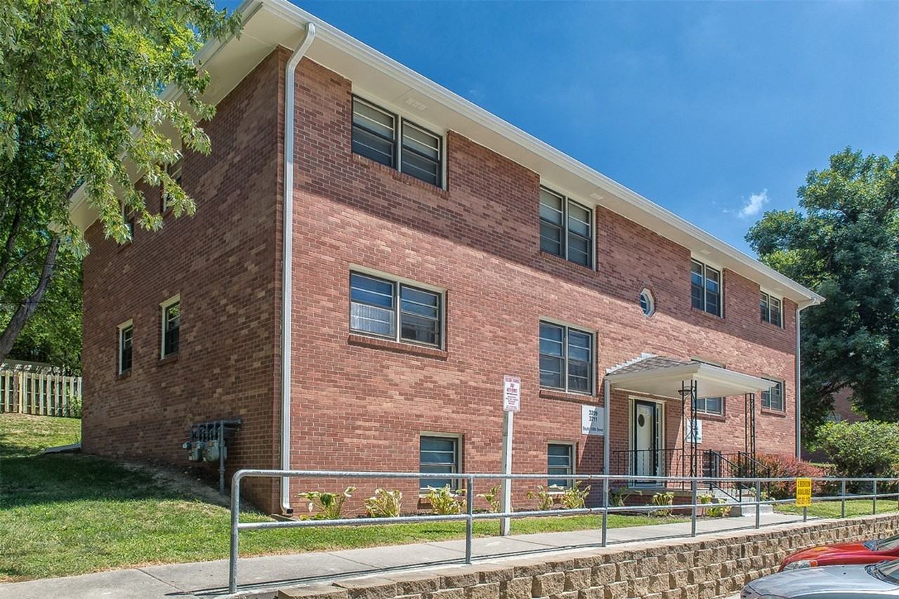 3209 S. 108th St. - Photo 2 of 11