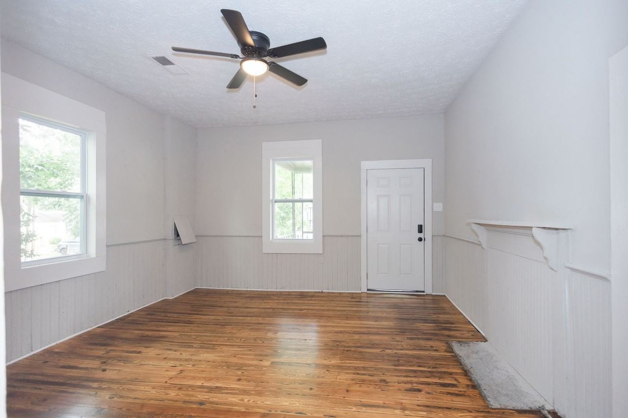 208 W Cherry St - Photo 6 of 13