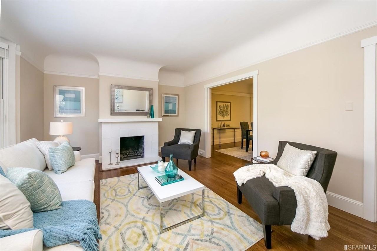 2415 Lake St - Photo 2 of 15
