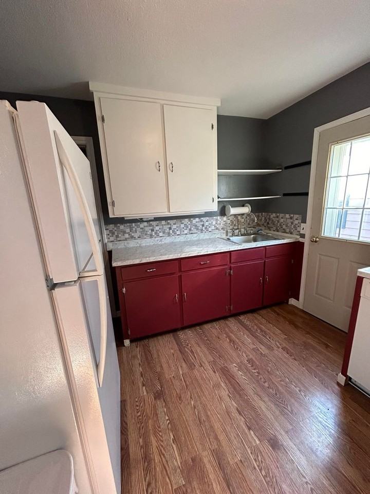 611 Rosewood Ave - Photo 2 of 6