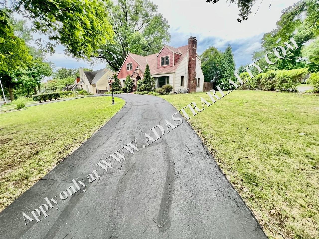 5404 Chadwick Street - Photo 5 of 46