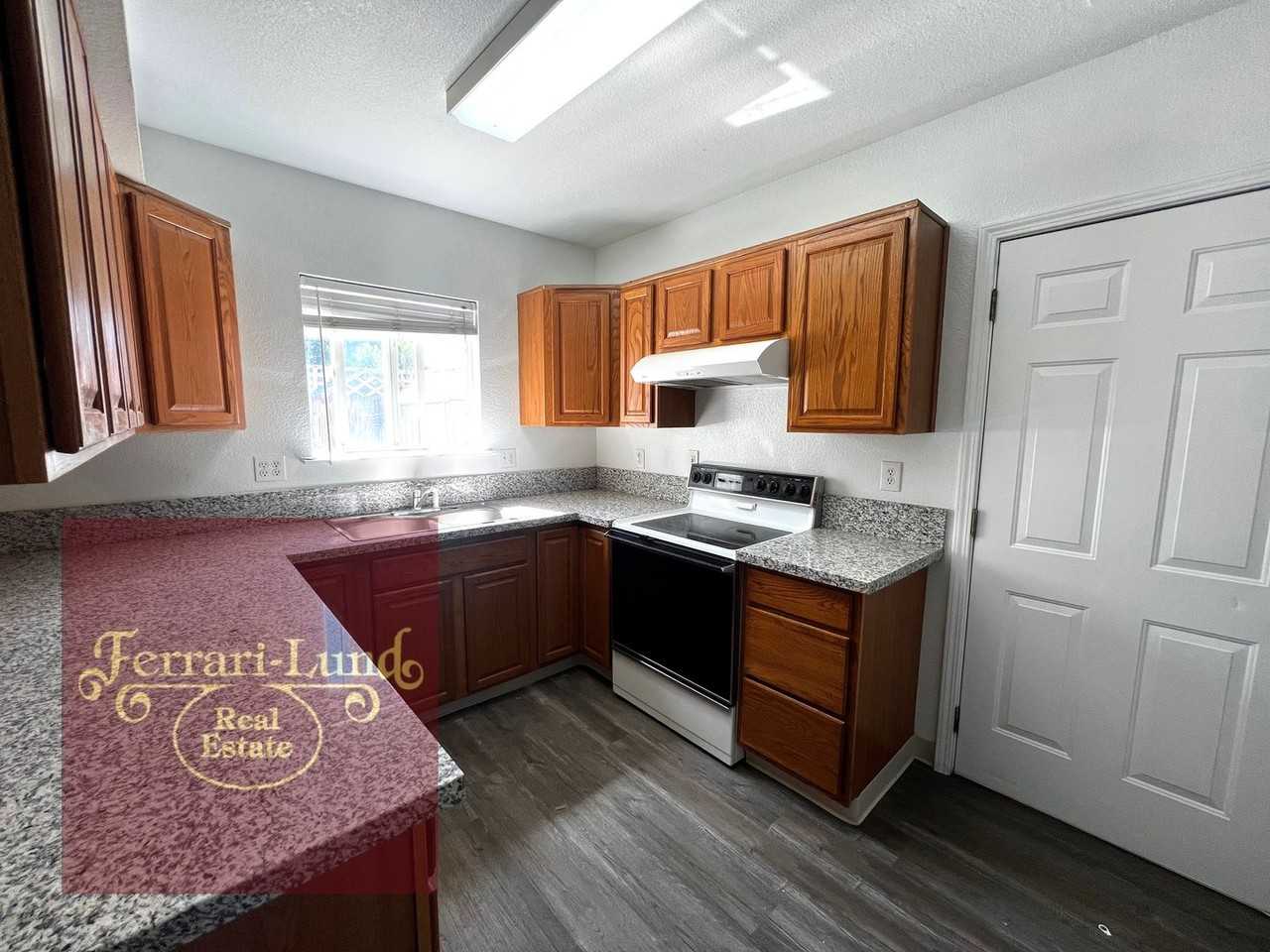 G St - Photo 3 of 11