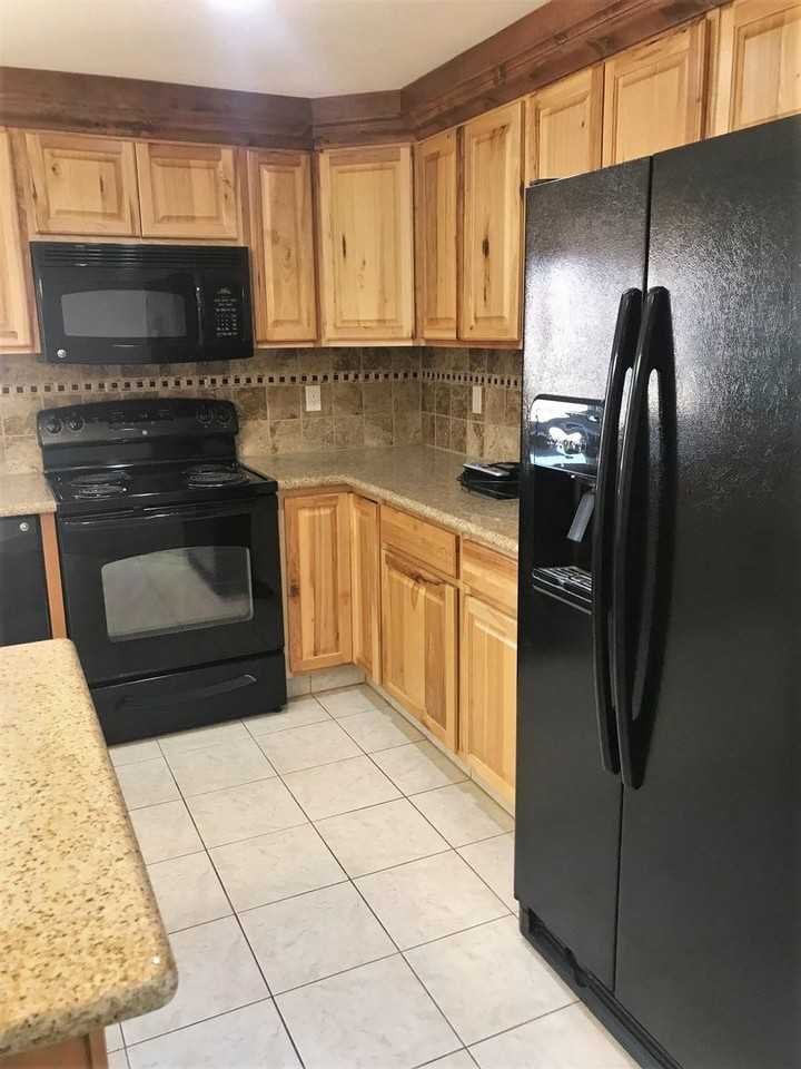 1100 Zolezzi Ln - Photo 2 of 5