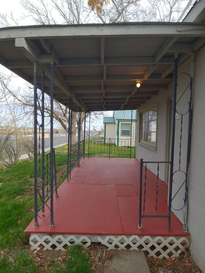 248 Se Cherry St - Photo 3 of 24