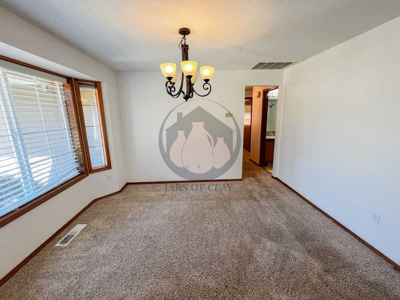 1322 South Birch Court - Photo 6 of 17