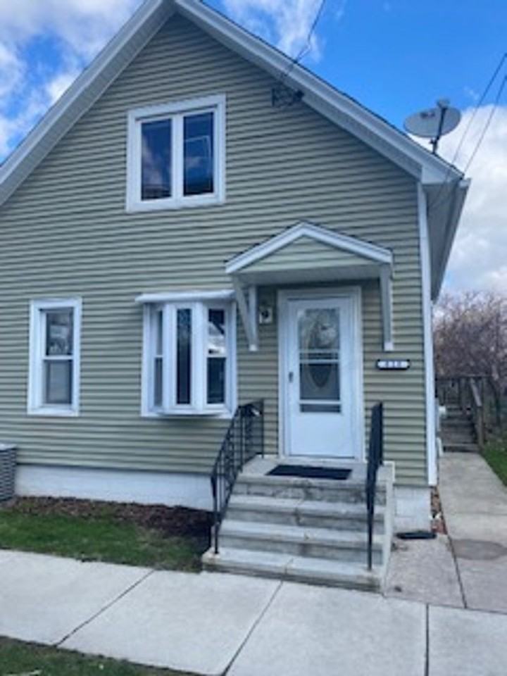 618 W 9th St - Photo 2 of 15