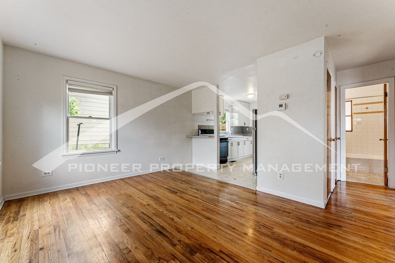 855 Perry Street - Photo 3 of 23