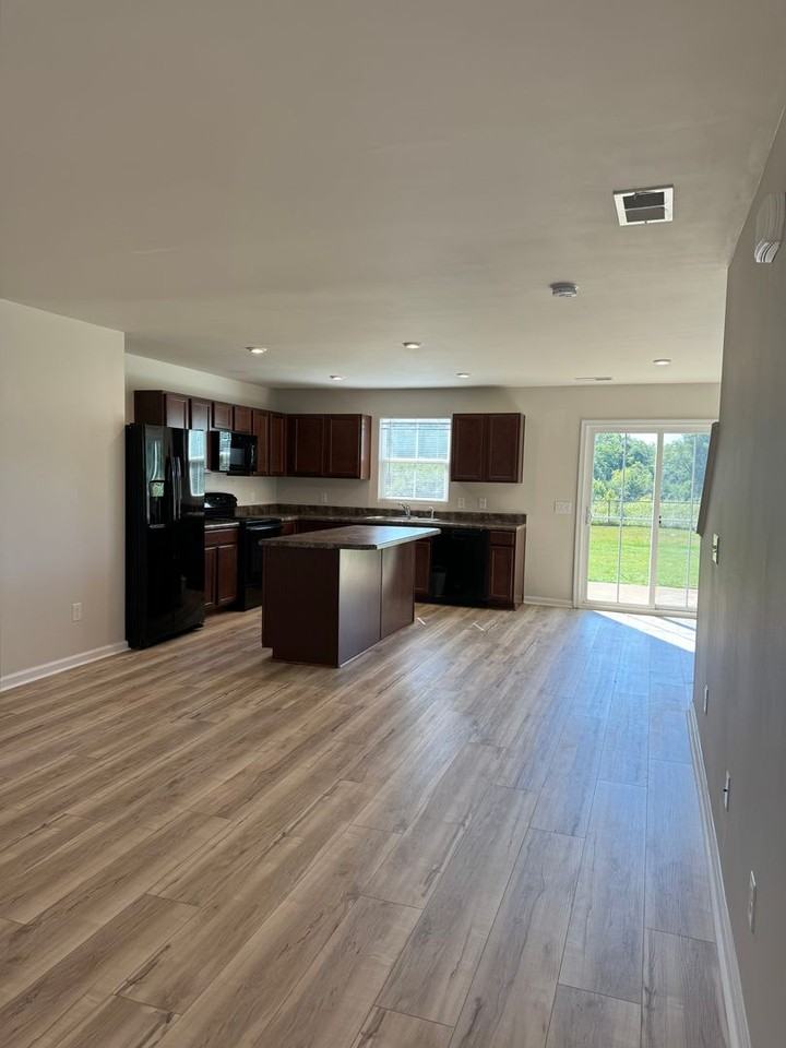 8 Castlebrook Dr - Photo 2 of 28