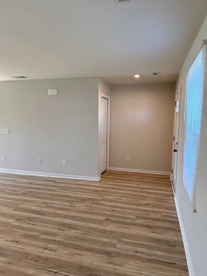 8 Castlebrook Dr - Photo 3 of 28