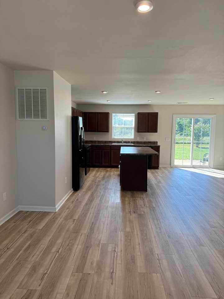 8 Castlebrook Dr - Photo 4 of 28