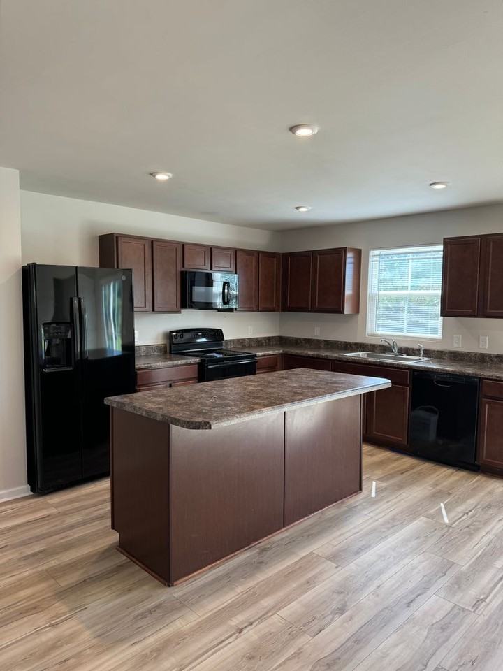 8 Castlebrook Dr - Photo 7 of 28