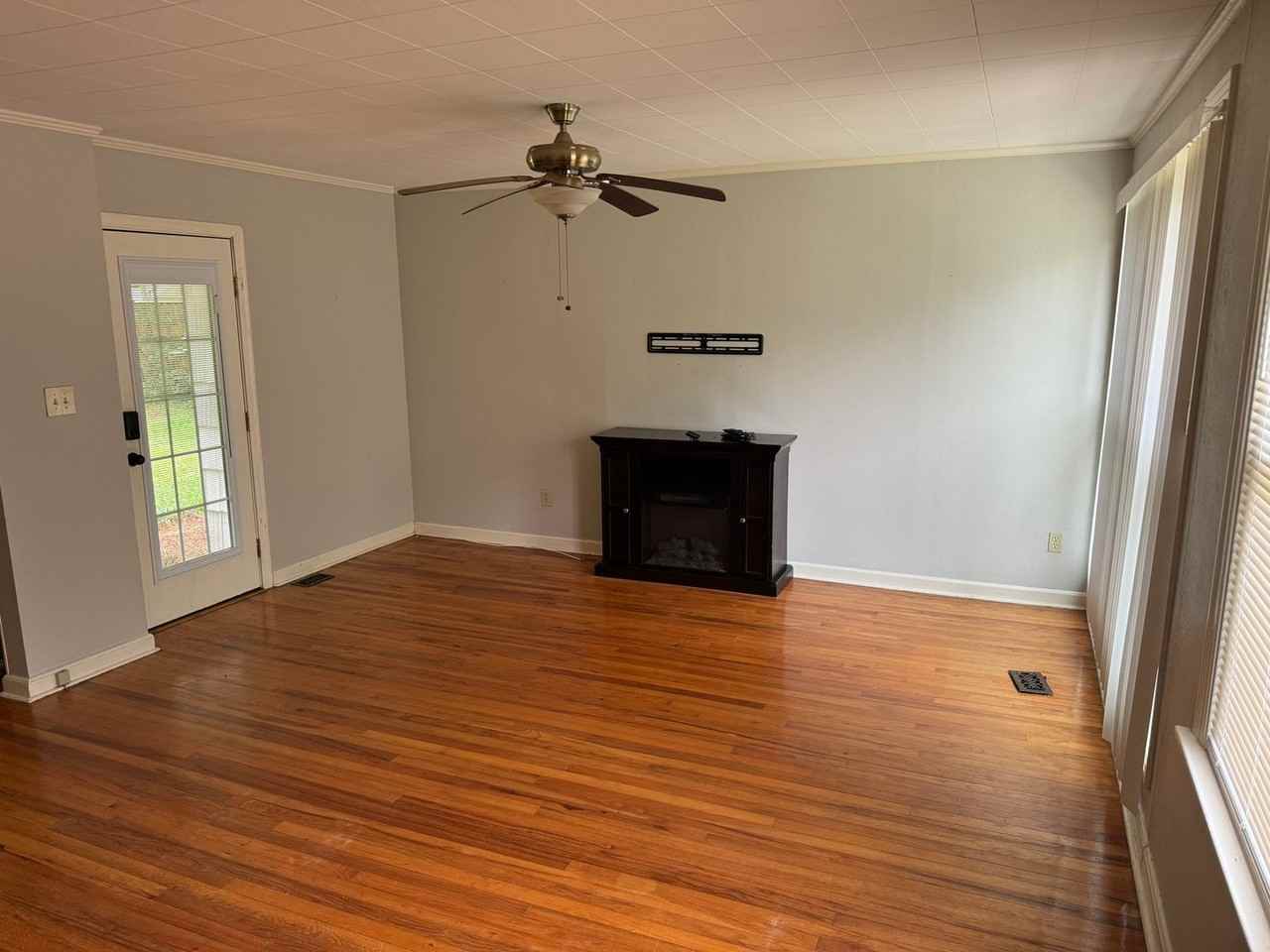 1212 Hawthorne St - Photo 3 of 14