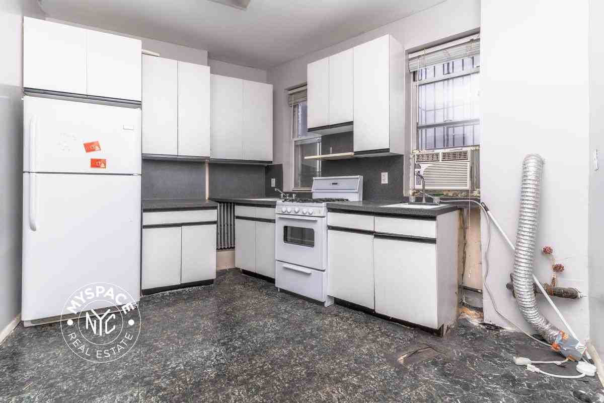 302 Hooper St #1 - Photo 2 of 10