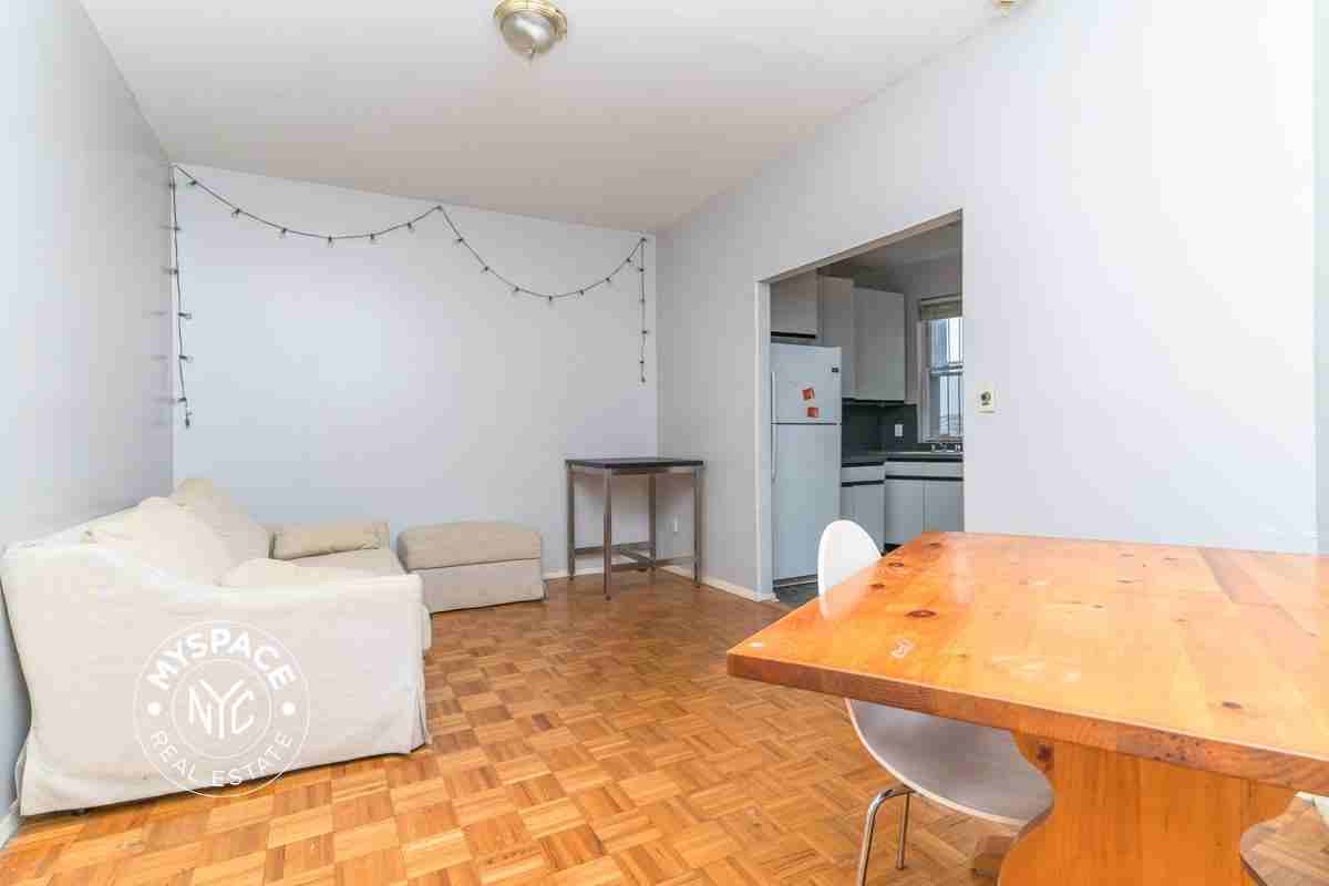 302 Hooper St #1 - Photo 3 of 10