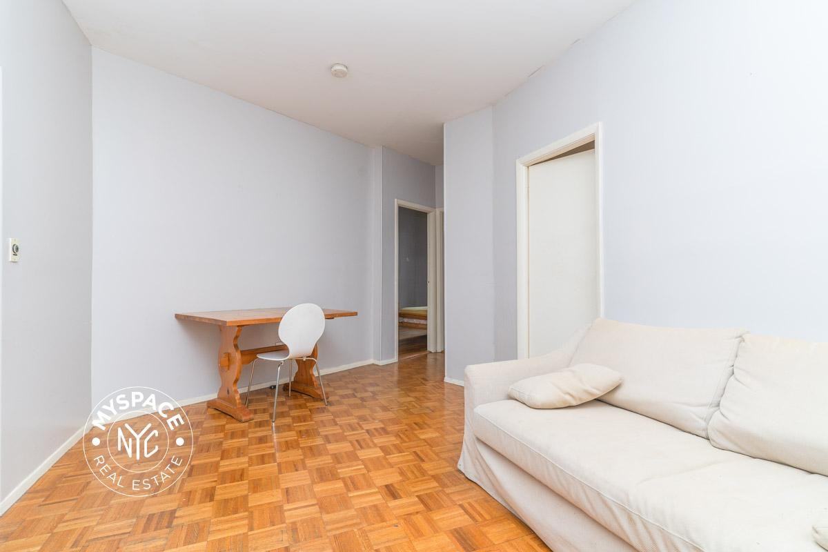 302 Hooper St #1 - Photo 4 of 10