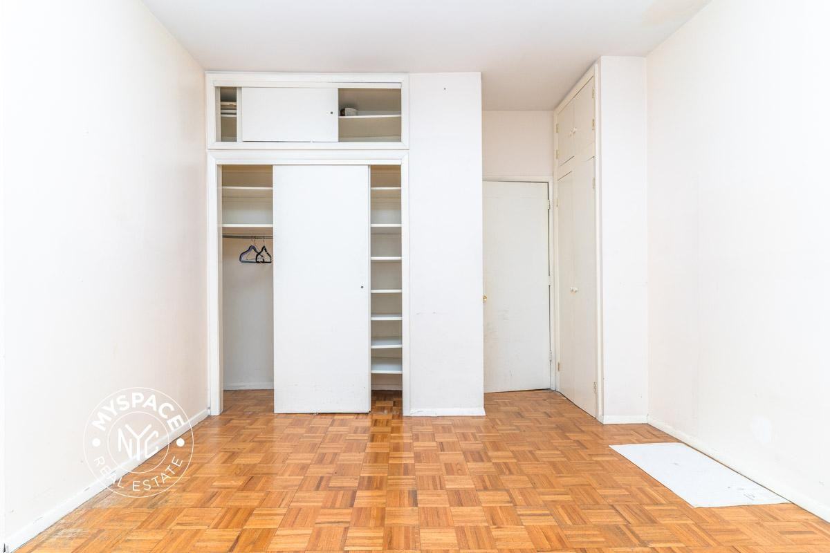 302 Hooper St #1 - Photo 5 of 10
